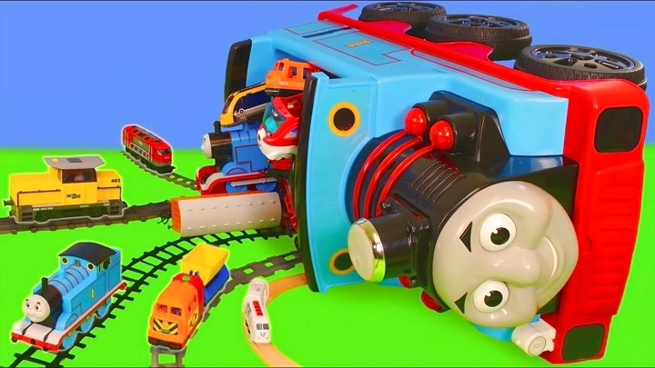 儿童卡通动画:托马斯火车碰撞:玩具车,拖拉机玩具动画