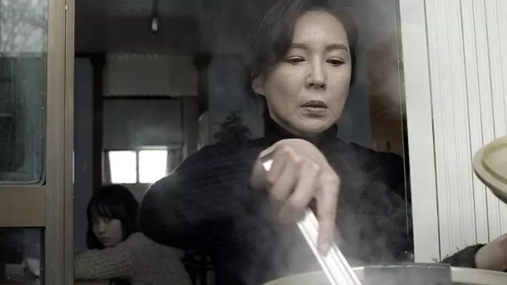 母亲为了让女儿考第一，将内衣放在水里煮，虐心的韩国电影
