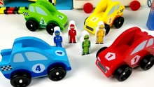孩子们学习颜色和数字与玩具玛丽莎道格木制赛车