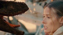 影视：美女一觉醒来，看到一头恐龙想要吃掉自己，一部科幻电影