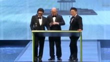 杨受成代林超贤上台领奖并发言，香港特首在台下热烈鼓掌！精彩