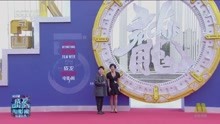 王大陆携手马瑞徐若晗走成龙电影周红毯，主动引导女嘉宾，真绅士