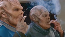 盘点史诗级抽烟过肺名场面，外星人抽烟一口上瘾，还要再来五百根