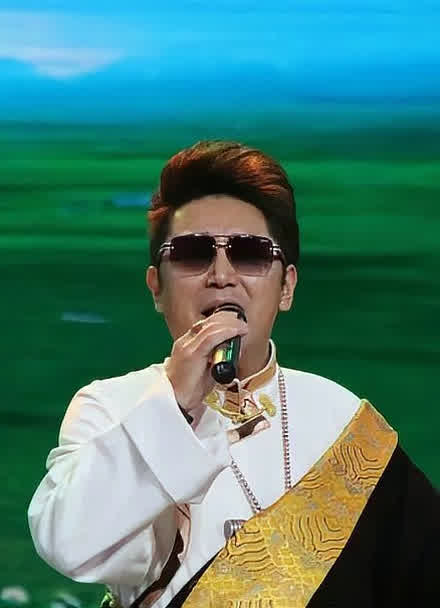 藏族歌手根呷安多卫视藏晚录制现场版视频