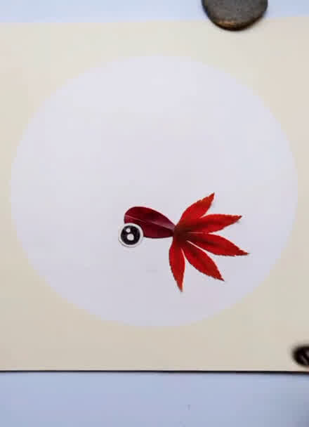 树叶拼贴画(6)—用红枫叶养只金鱼吧