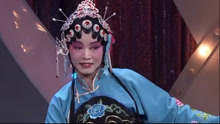 齐桂玲献唱黄梅戏《小辞店》选段，动作表情相当到位，精彩极了