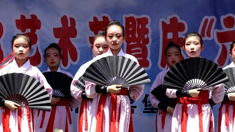 子长 瓦窑堡小学的汉服小妹妹跳唯美古风舞蹈《关山酒》,老师:太美了