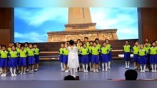 [图]少先队员深情演唱国歌《义勇军进行曲》