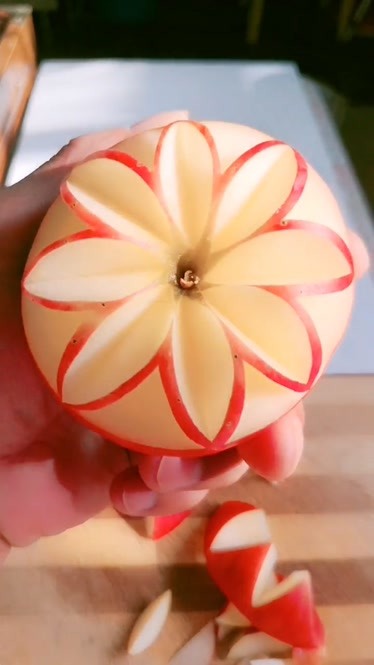 食品摆盘:三分钟教你学会苹果雕刻装饰