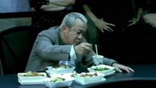 曾志伟5大吃戏：在警局吃盒饭，火锅配白兰地，看的人胃口大开