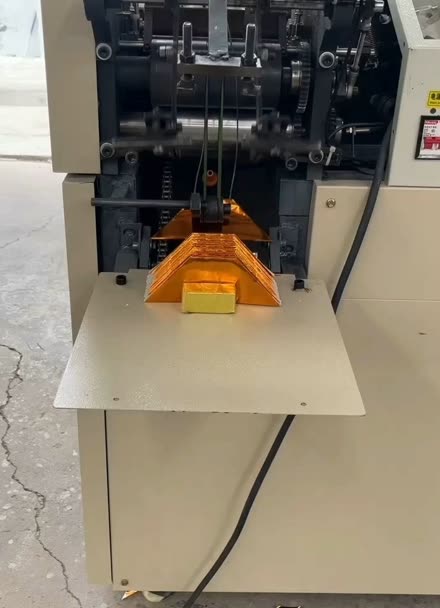 生产金箔纸的机器图片