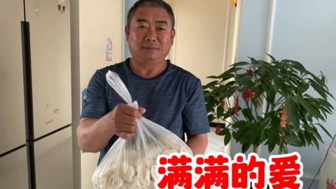 今天二哥一早从老家坐车来了,给一家人做早餐,满满的幸福感