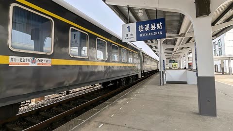 列车进绩溪县站:重温美好的记忆,让视频封存普铁的历史!