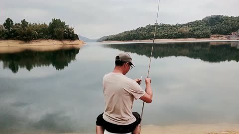 万绿湖钓鱼图片