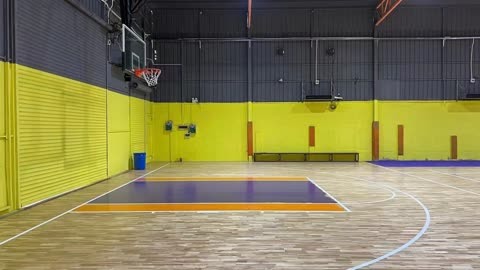室内篮球俱乐部运动木地板翻新修复,木地板打磨修补,木地板翻新价格